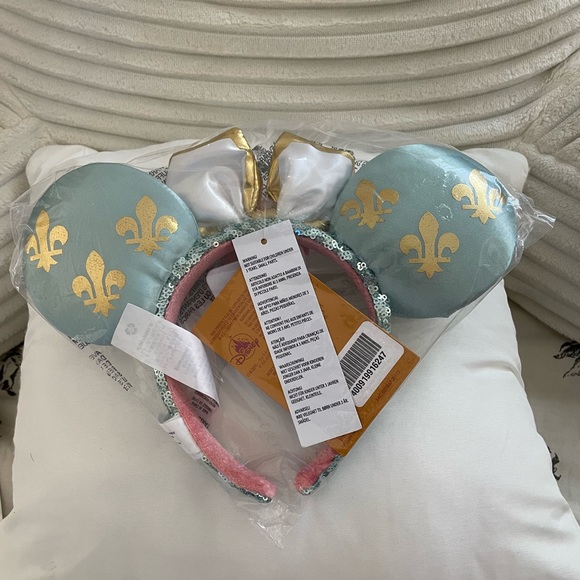 NWT Disney Minnie Mouse: The Main Attraction East’s King Arthur’s Carousel. - Picture 3 of 8